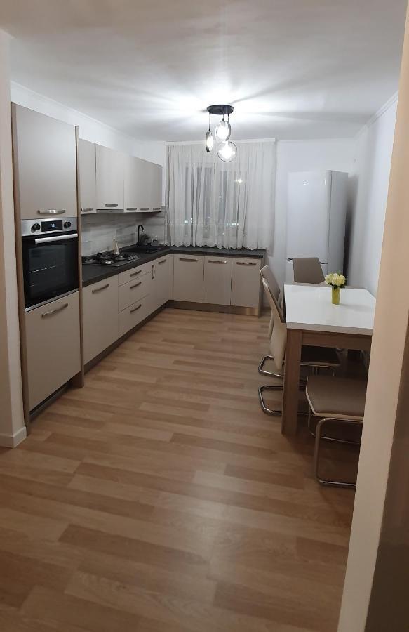 Rebecca Sweet Apartment Oradea Luaran gambar