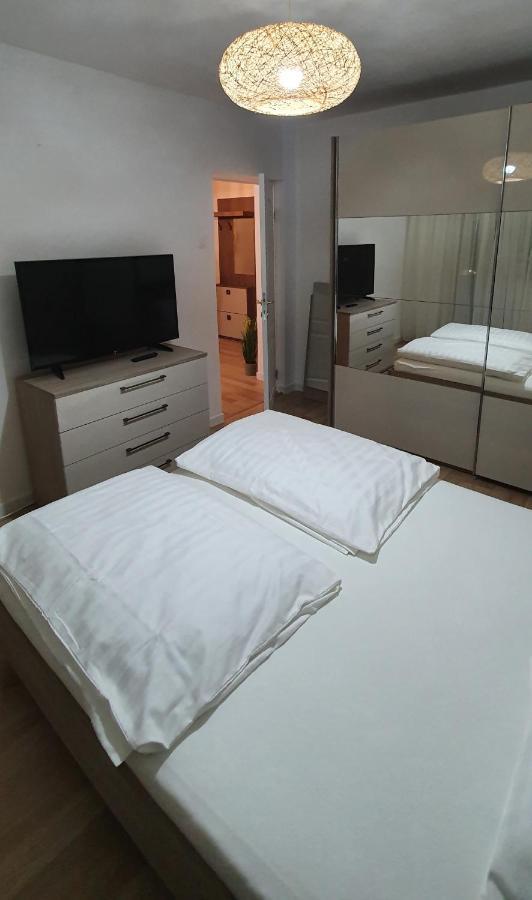 Rebecca Sweet Apartment Oradea Luaran gambar
